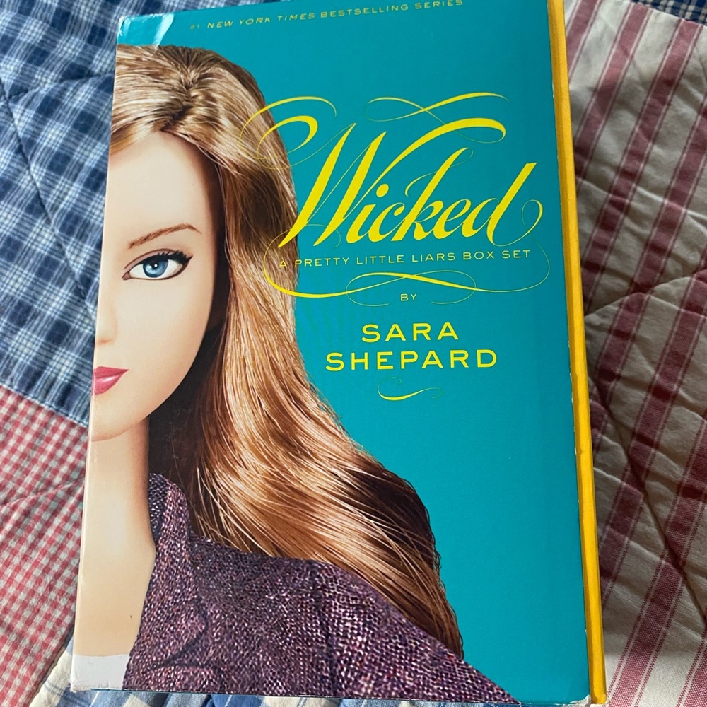Wicked - Pretty Little Liars box set
